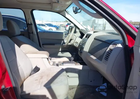 2011 Ford Escape Xlt z USA, uszkodzony, nr VIN 1FMCU0D74BKB59258